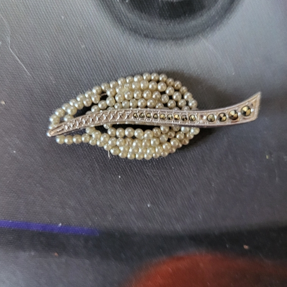 Leaf Brooch - Picture 1 of 1